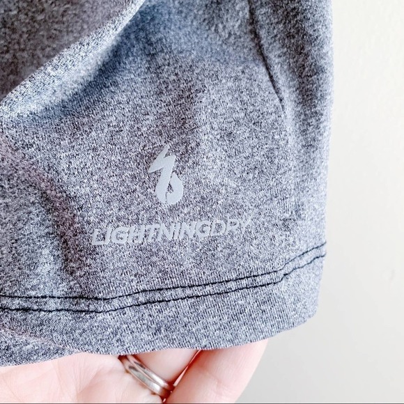 New Balance • Quick Dry Racer Back Workout Tank Top in Grey/Orange, Size Medium - Picture 9 of 11